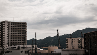 林立するクレーン