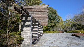 公園のパーゴラ