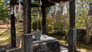 寺院境内の井戸