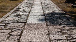 寺院境内の石畳